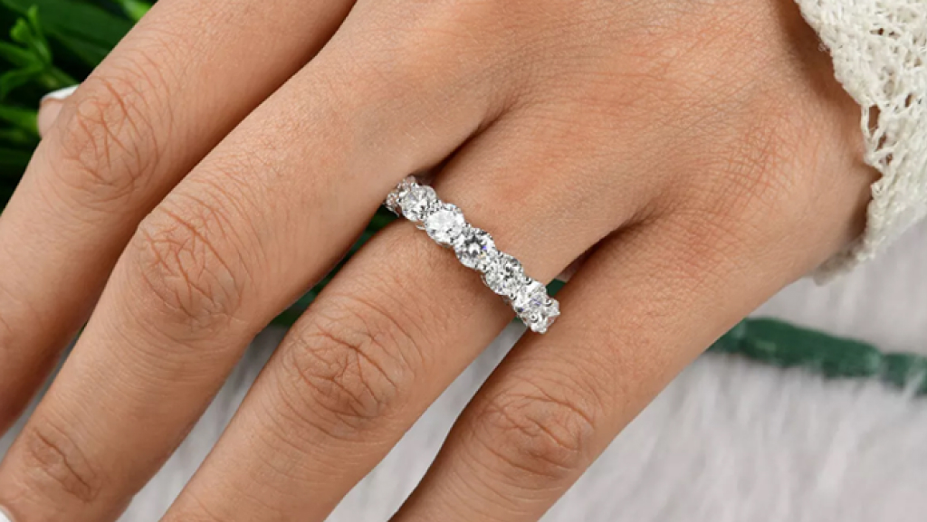 Diamond Anniversary Bands for Your wife